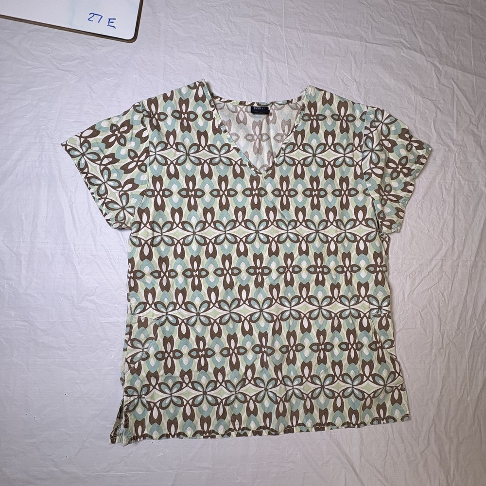 MG Medgear Womens short sleeve scrub shirt,‎ size Medium